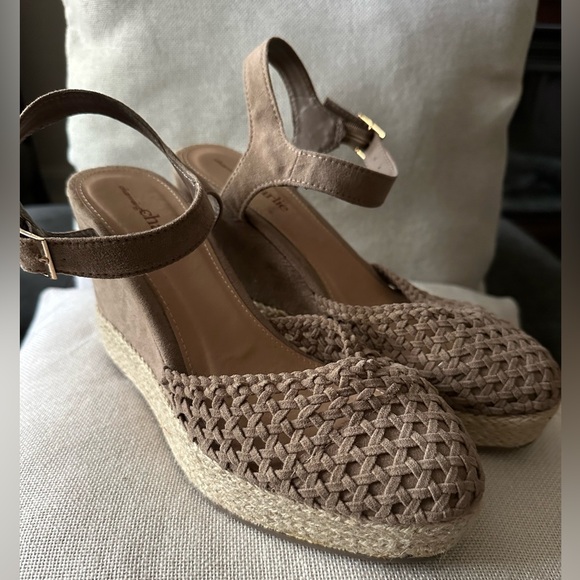 Shoes - Charming Charlies women’s wedges Sz 8